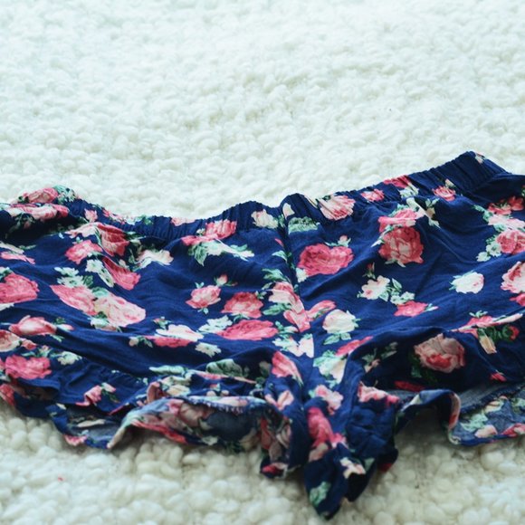 Forever 21 Navy Floral Shorts - Picture 4 of 5